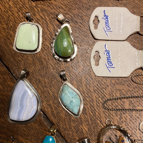 30 pc lot of assorted beautiful jewelry, sterling silver chains, pendants +more - Picture 7 of 8